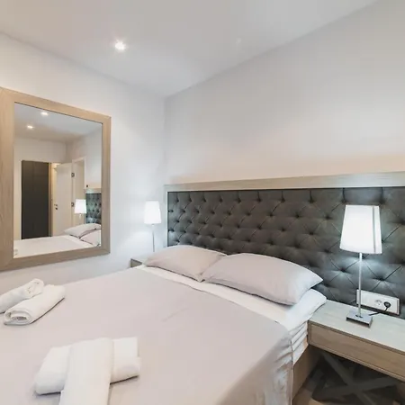 Villa Luxury Close To The With Pool Abeona