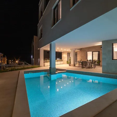 Luxury Close To The With Pool Abeona Villa