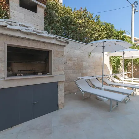 Luxury Close To The With Pool Abeona Trogir
